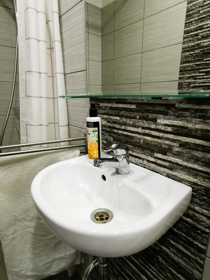 Apt 100 Прага Экстерьер фото