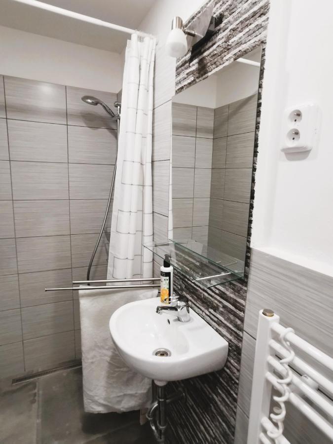 Apt 100 Прага Экстерьер фото